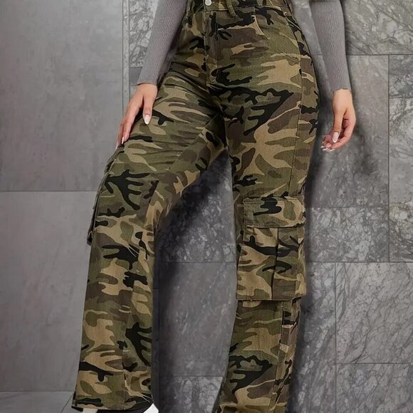 Camo Flap Pockets Cargo Pants - Picture 2 of 3
